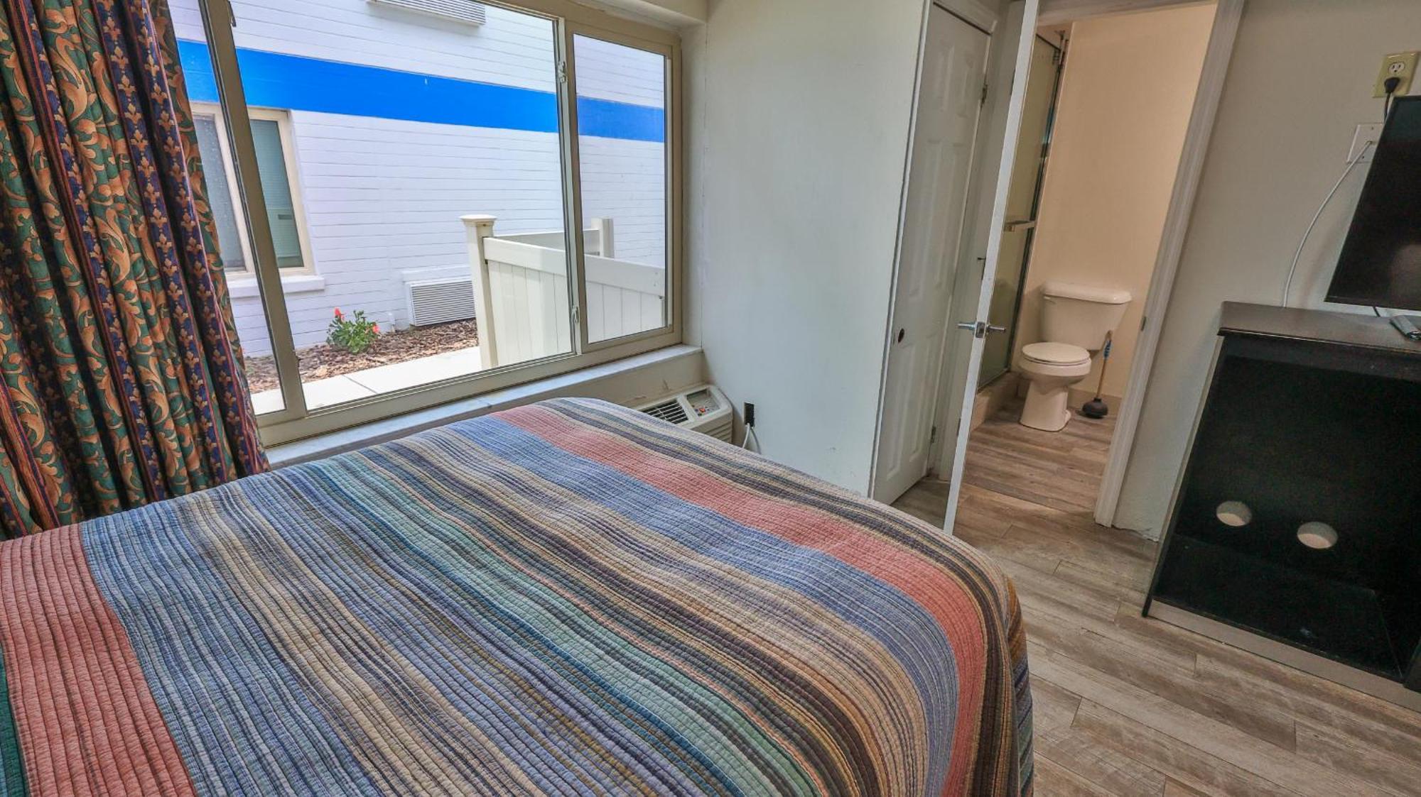 Driftwood Beach Motel Ormond Beach Exterior photo