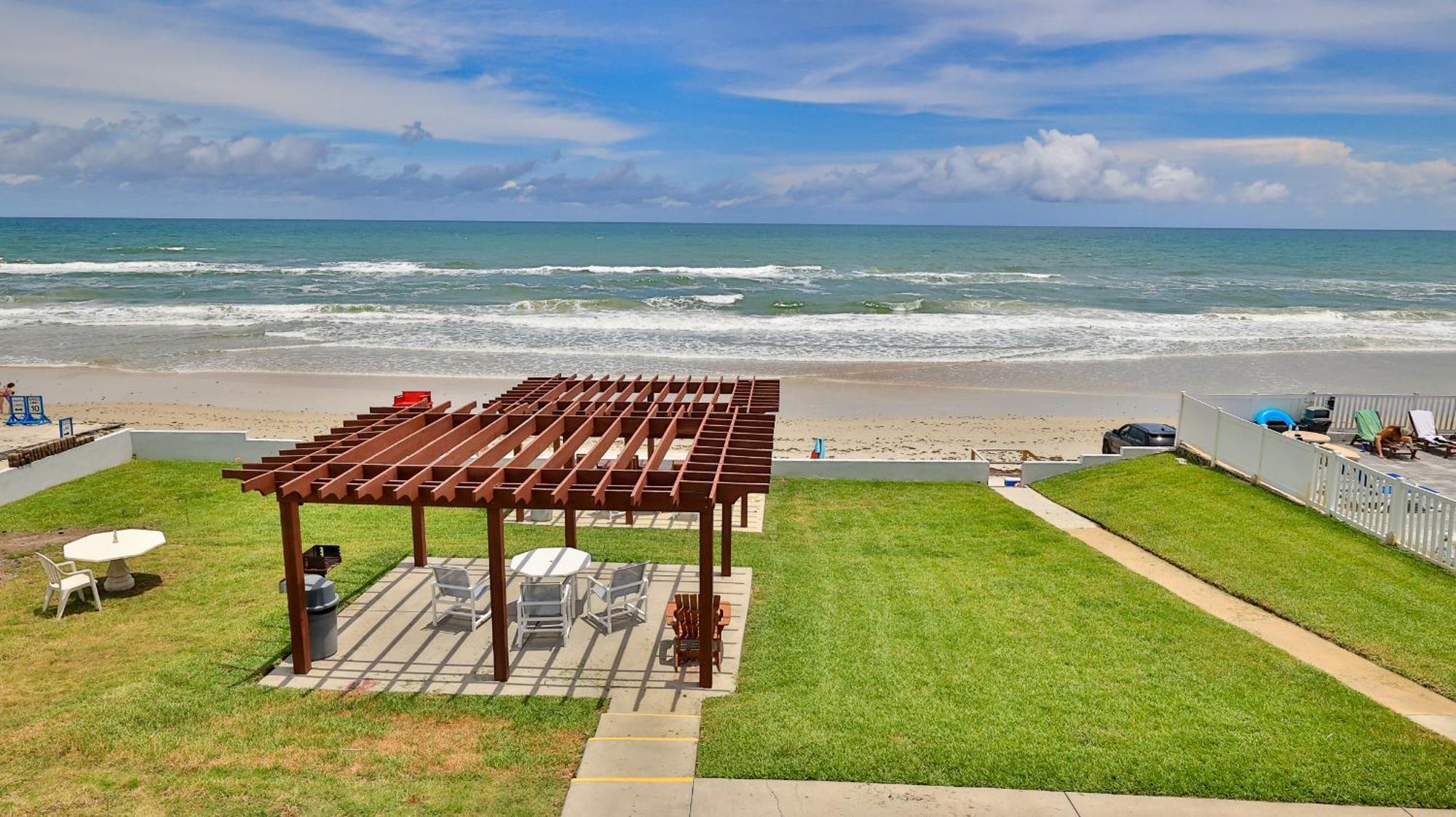 Driftwood Beach Motel Ormond Beach Exterior photo